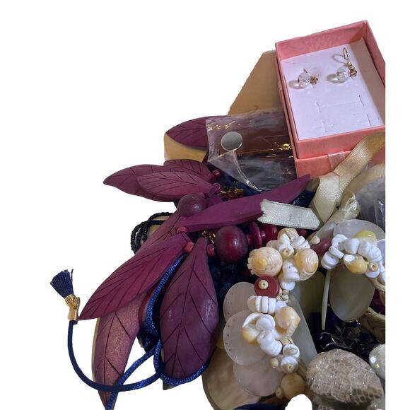 Vintage 10 pound jewelry mystery  lot most wearable pieces craft rhinestones - Picture 3 of 10